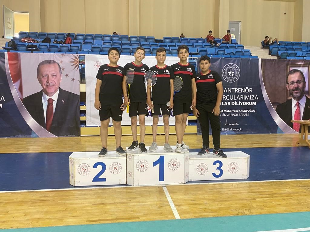 Afyonkarahisar ANALİG Badminton Takımı Yarı Finale Yükseldi