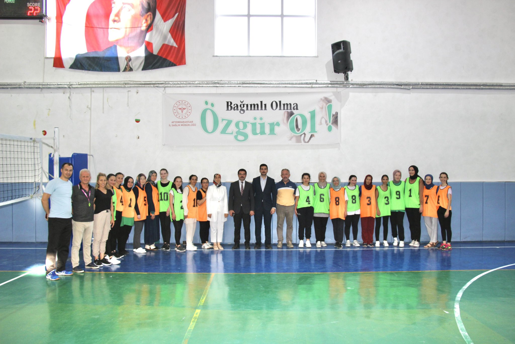 Kaymakamlık tarafından düzenlenen voleybol müsabakasında katılımcılara belge verildi.