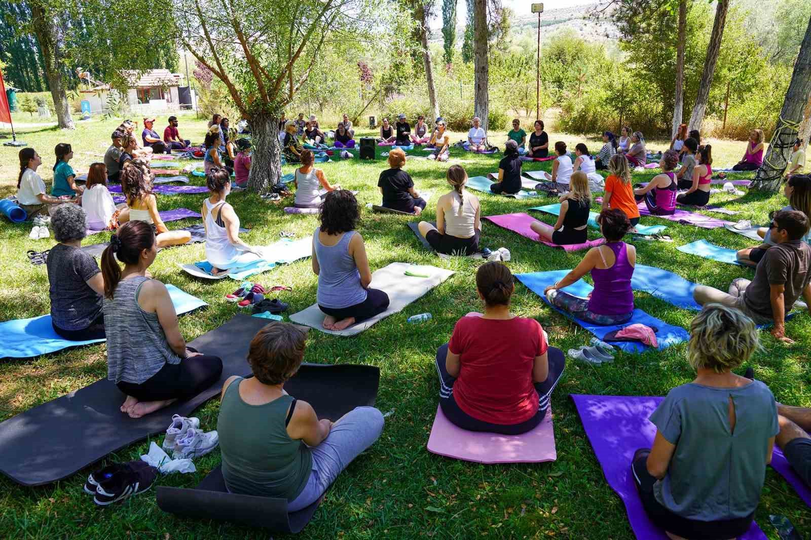 Tabiat içinde yoga ve sağlıklı beslenme kampı