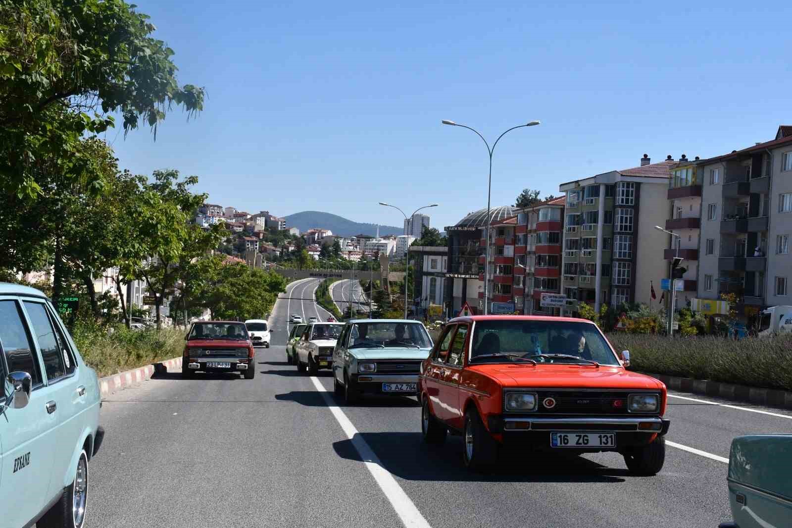 Bilecik'te Klasik Otomobil Tutkunları Buluştu