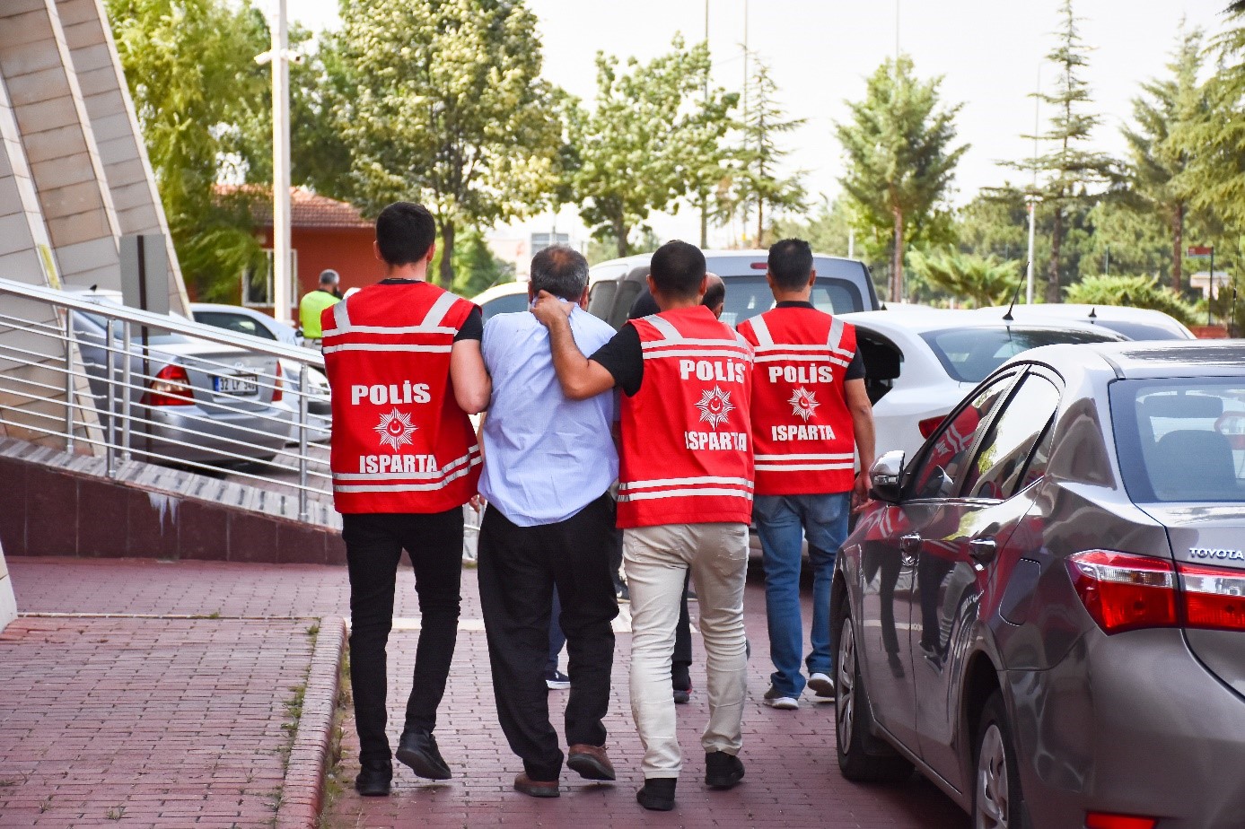 Isparta'da dolandırıcılar yakalandı