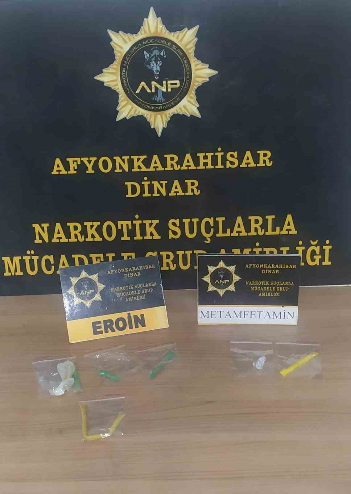 Afyonkarahisar'da durdurulan araçta uyuşturucu yakalanan 2 kişi tutuklandı.