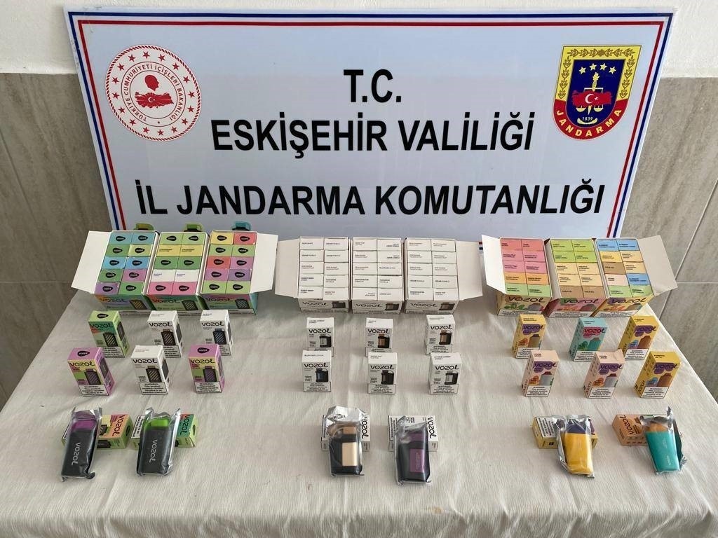 Eskişehir'de kaçak elektronik sigara şebekesi çökertildi