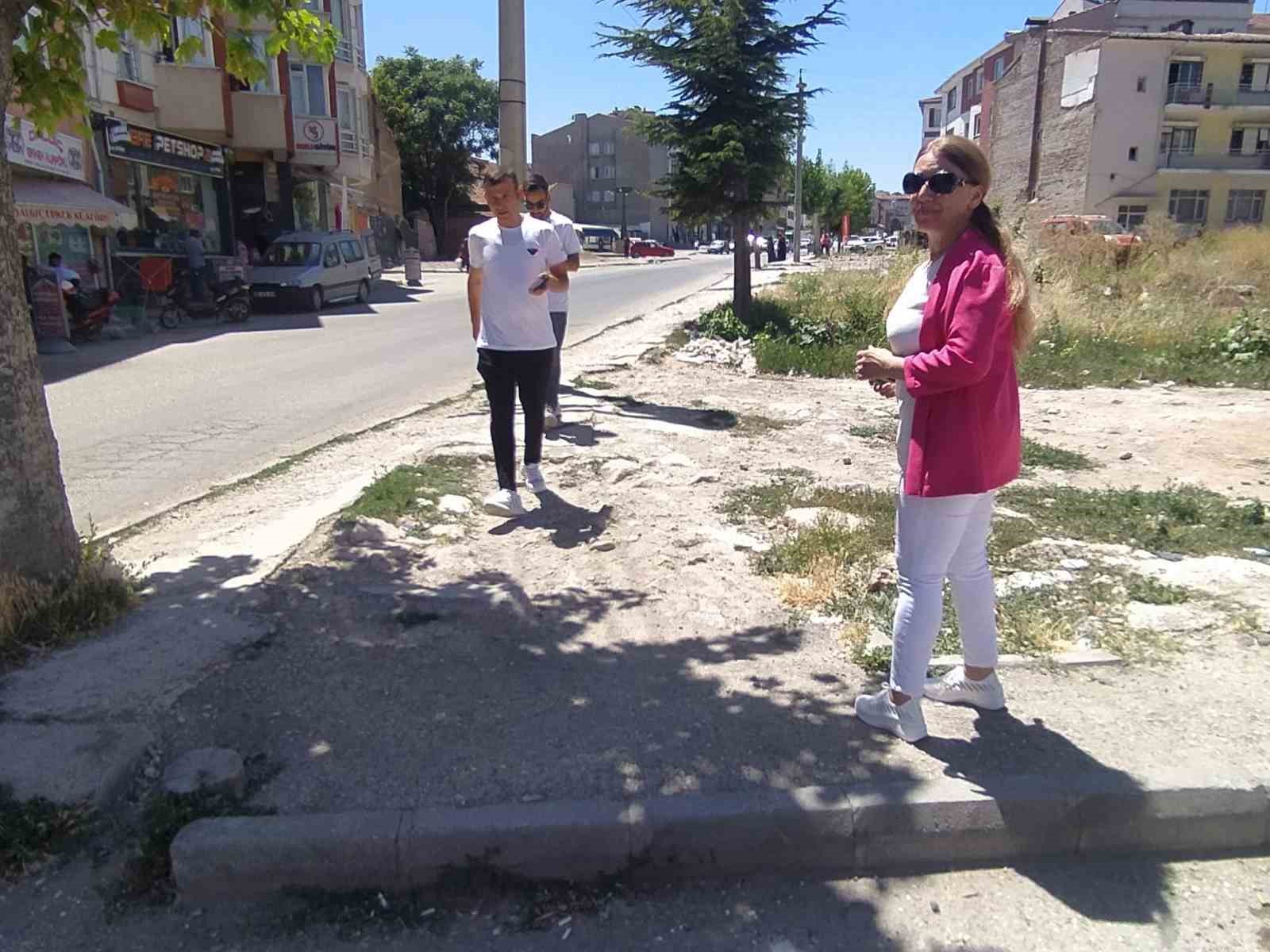 Emek Mahallesi Muhtarı Sibel Akın: Alt ve üst yapı sorunlarına çözüm bekliyoruz