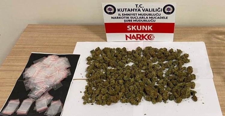 Kütahya'da 137.52 gram skunk ele geçirildi