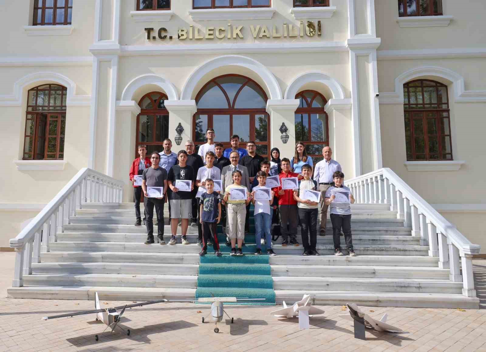 THY ve BŞEÜ iş birliğinde gençlere çay sohbeti