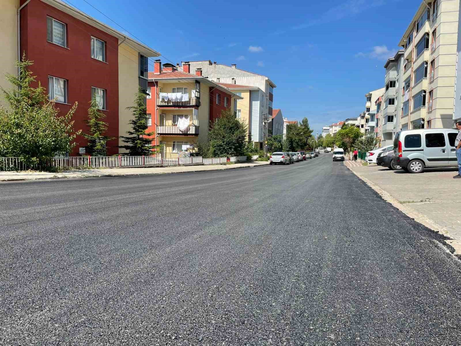 Bozüyük'te Bedri Rahmi Caddesi asfaltlandı.