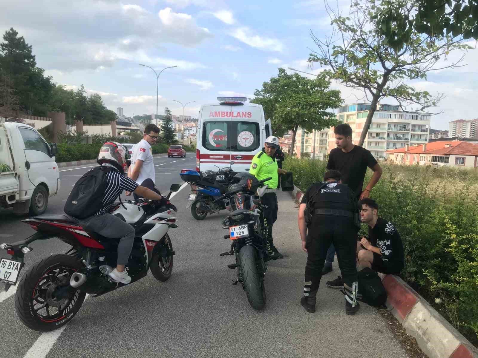 Bilecik'te otomobil ile motosiklet çarpıştı, 1 yaralı.