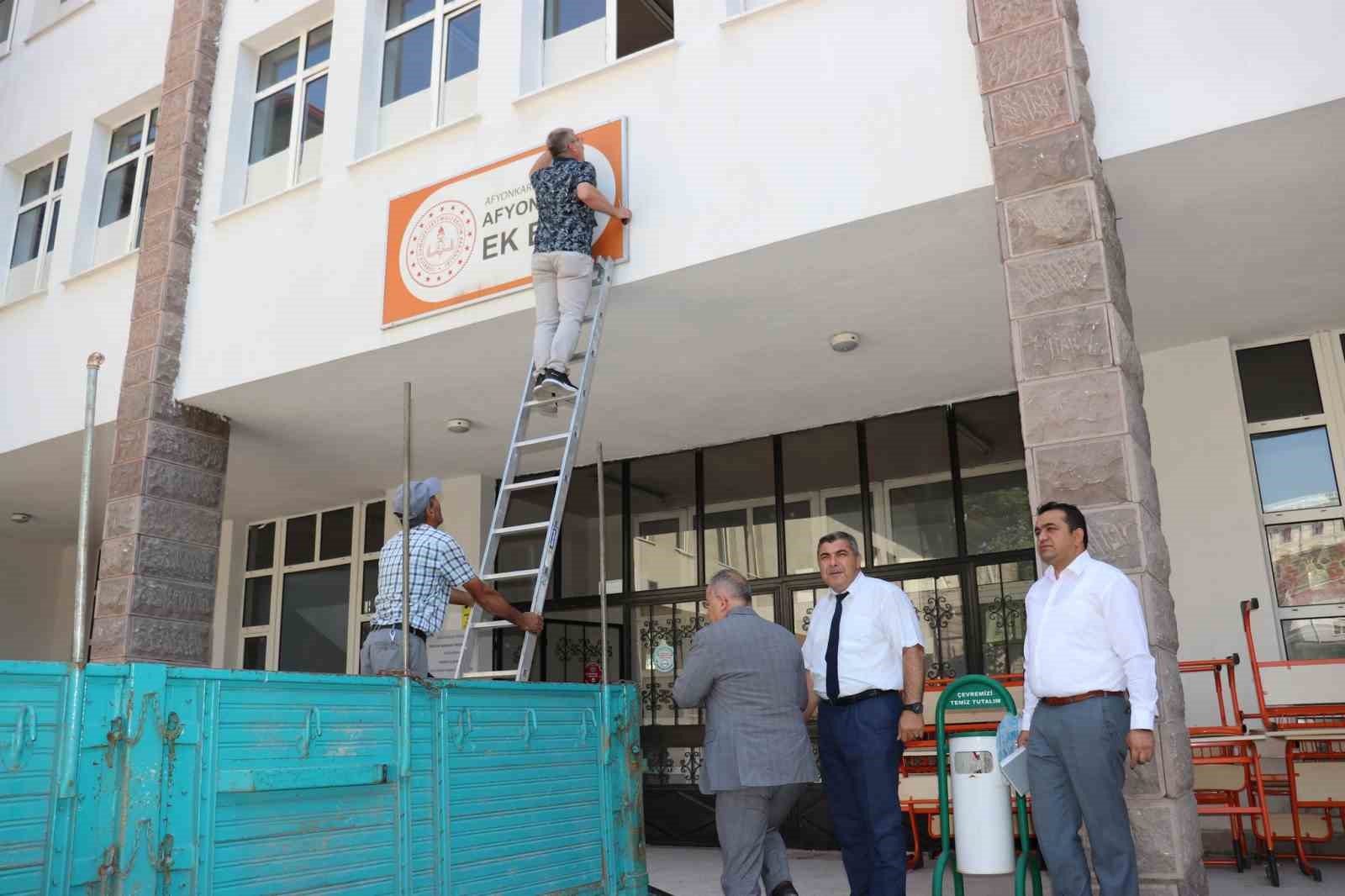 Afyonkarahisar Valisi Okulları İnceledi