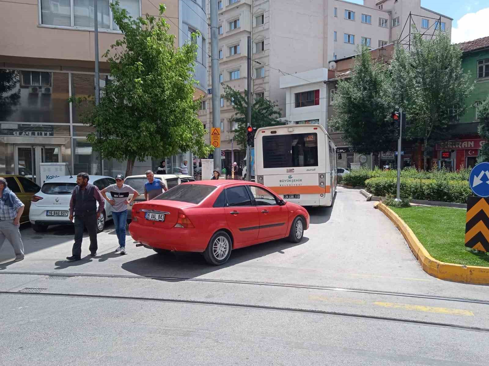 Eskişehir'de araç parkı trafik tıkanıklığına sebep oluyor