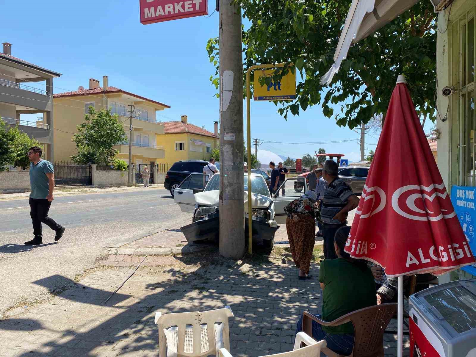 Isparta'da Otomobil Direğe Çarptı: 1 Ölü, 3 Yaralı