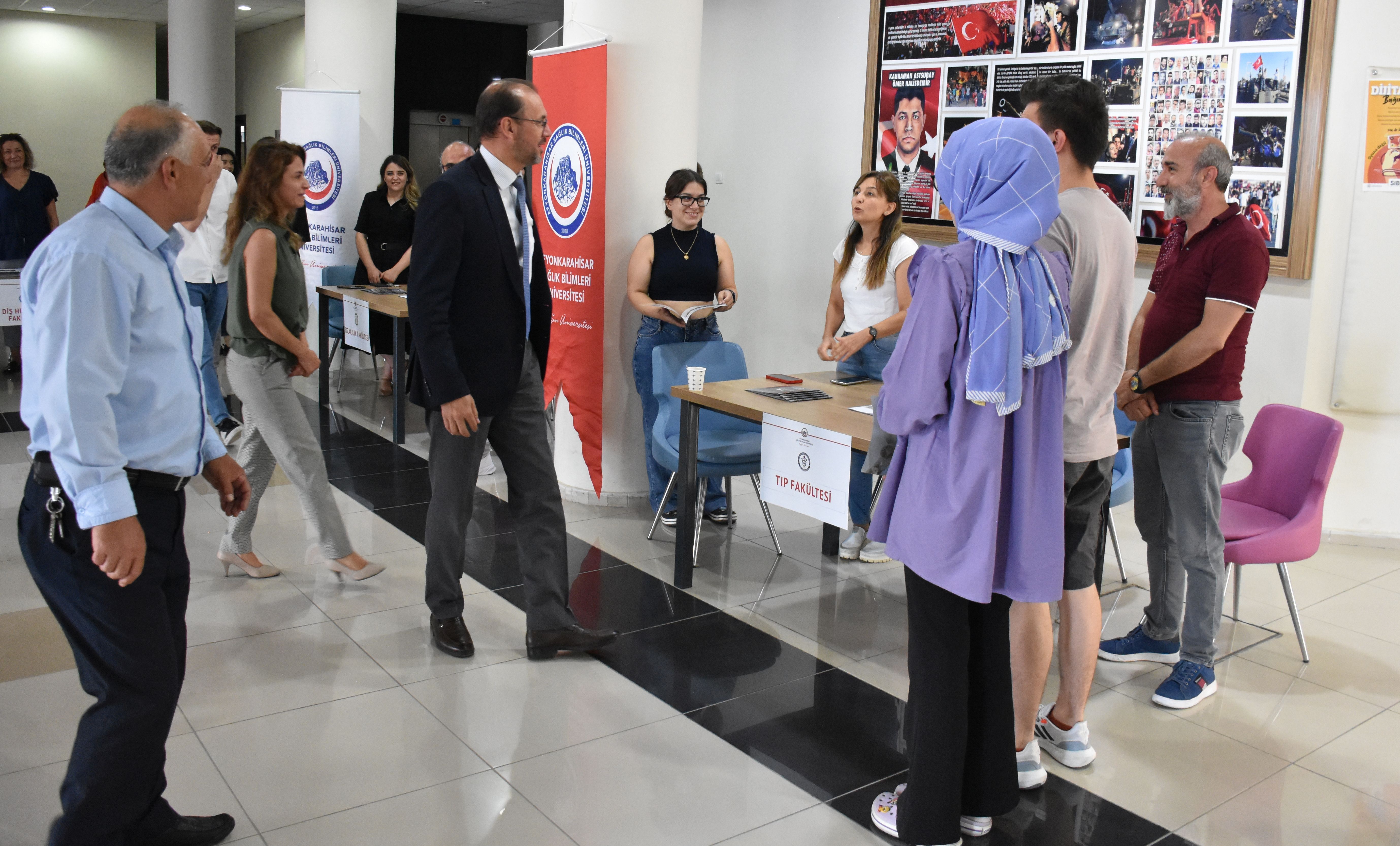 AFSÜ Tanıtım Günleri'nde geleceğin öğrencileri ağırlandı.