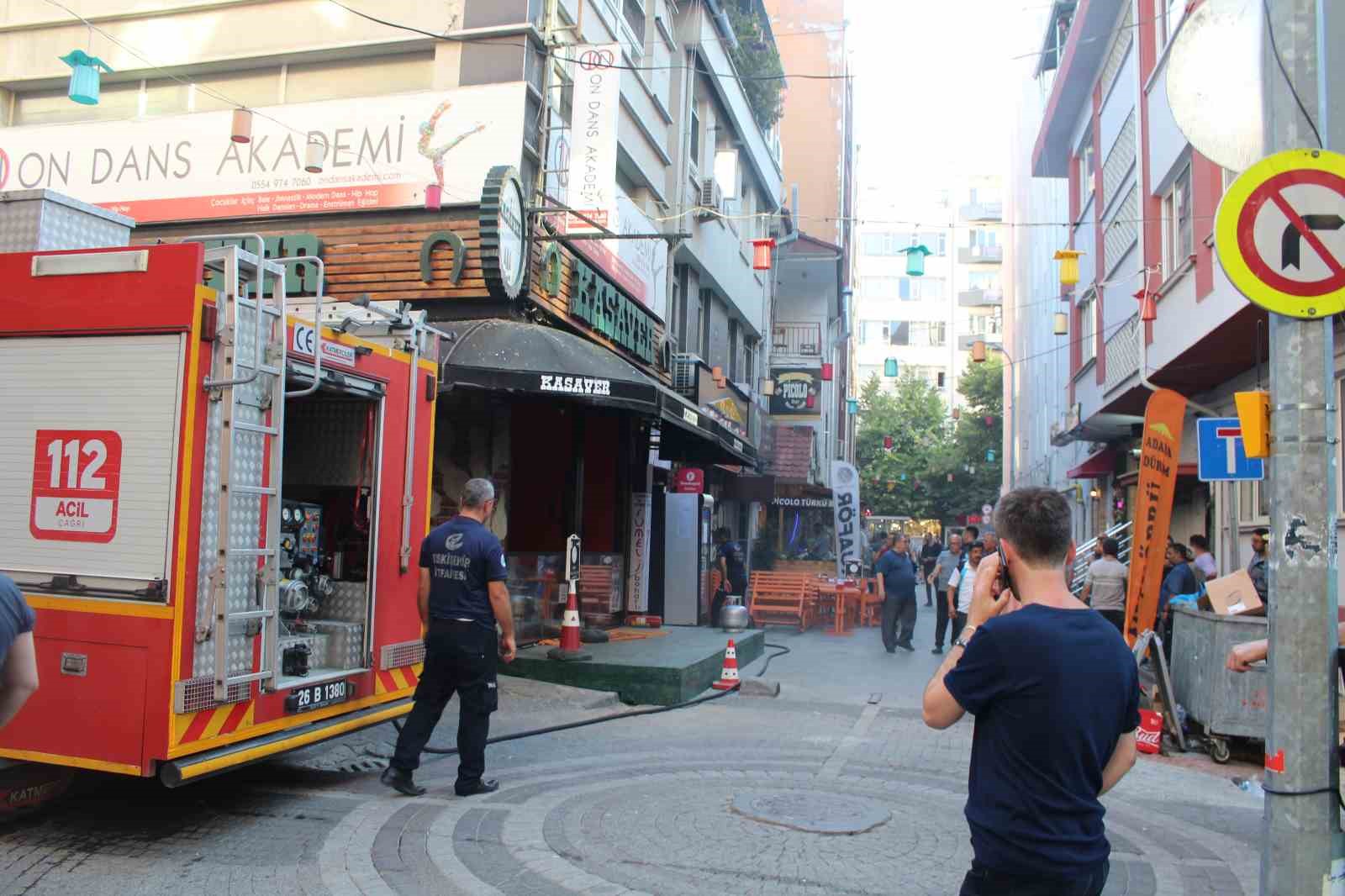 Eskişehir'deki Restoran Yangını Çevreye Panik Yarattı