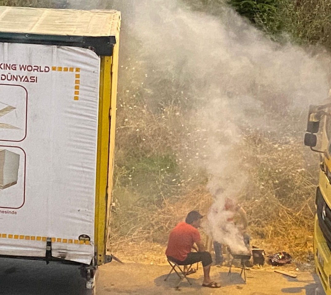 Bozüyük'te Tır Şoförlerinin Mangal Dumanı Tepki Yarattı.