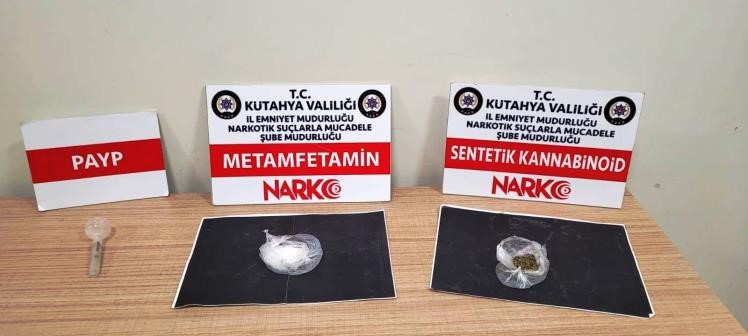 Kütahya'da Polisin Araçta Uyuşturucu Operasyonu