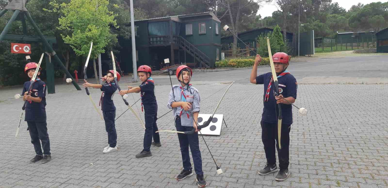 Depremzede Öğrencilere Motivasyon Sağlayan Yaz İzci Kampı