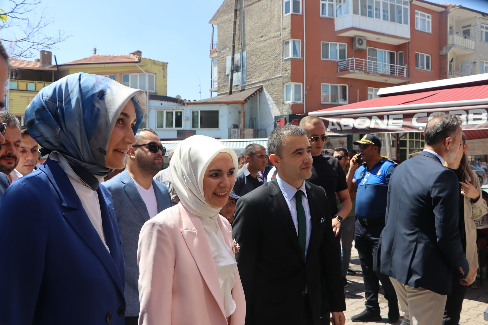 Aile Bakanı Mahinur Özdemir Göktaş, Emirdağ'ı ziyaret etti.