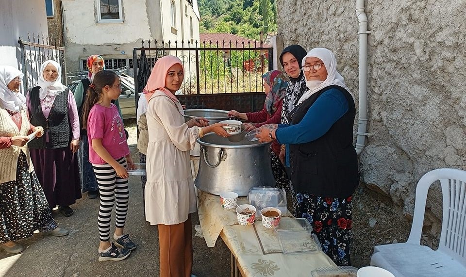 Simav Beyce Köyü'nde Geleneksel Aşure Günü Etkinliği