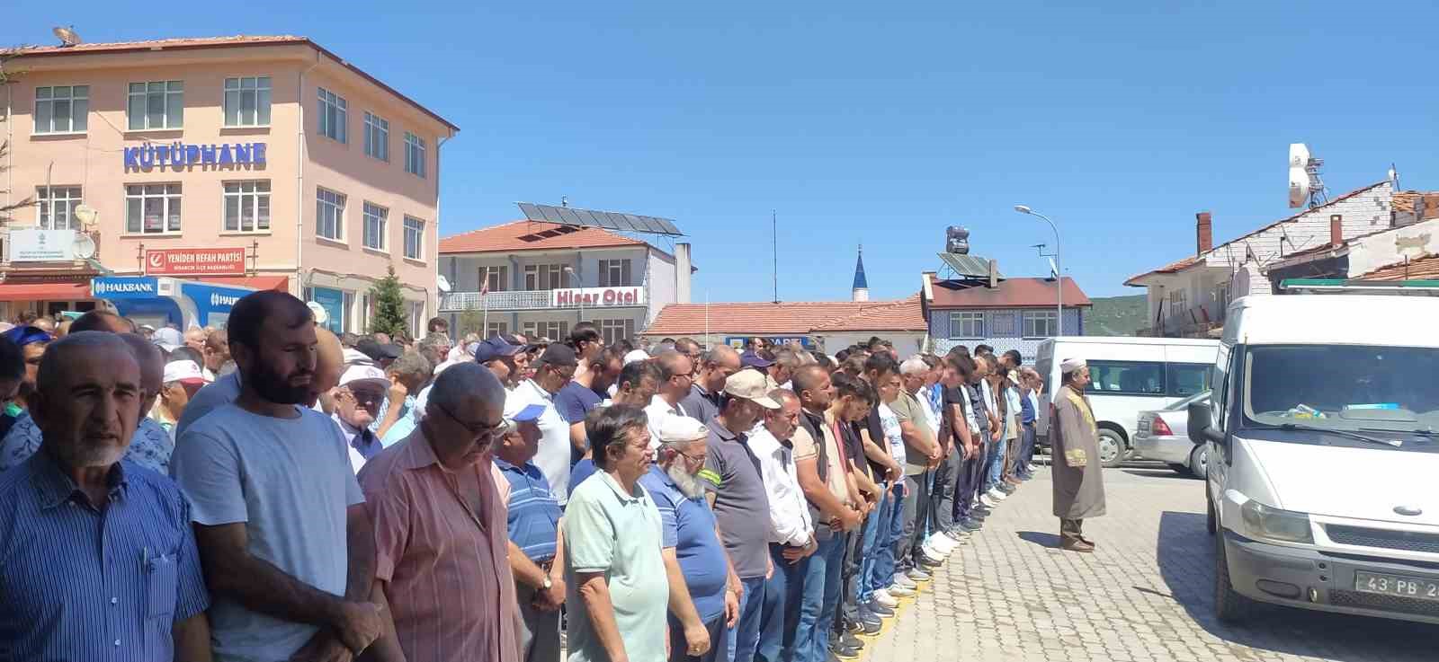 Kaza sonucu hayatını kaybeden işçi toprağa verildi.