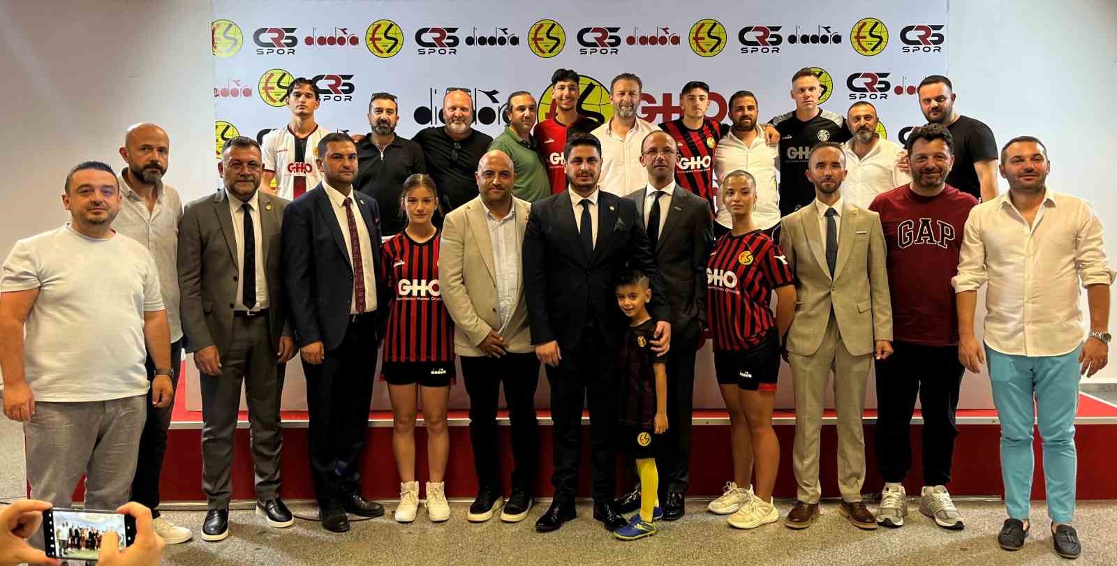 Eskişehirspor, 2023-2024 sezonunun formalarını tanıttı