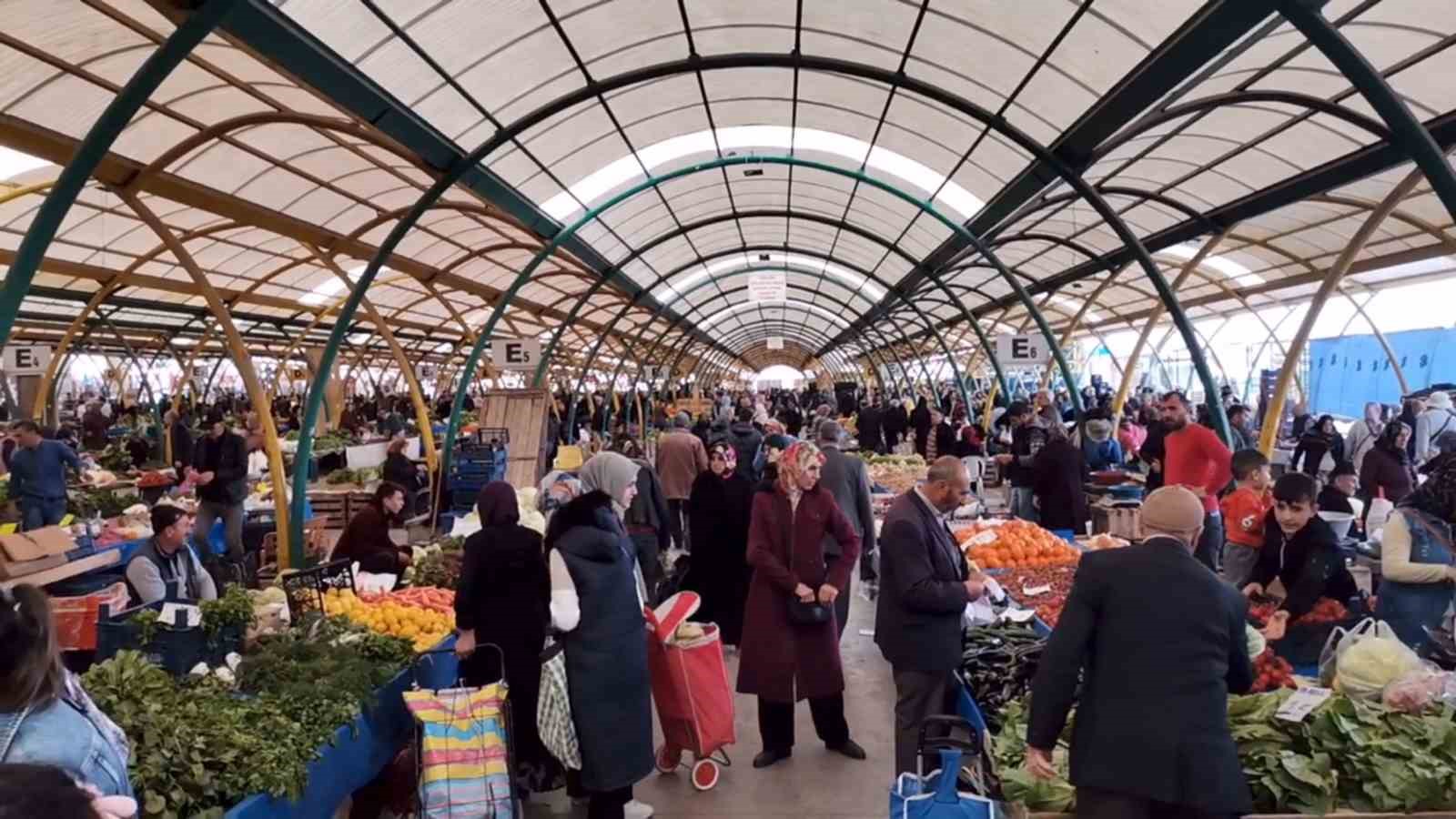 Gediz'e Akın Eden Gurbetçiler Ekonomiyi Canlandırıyor!