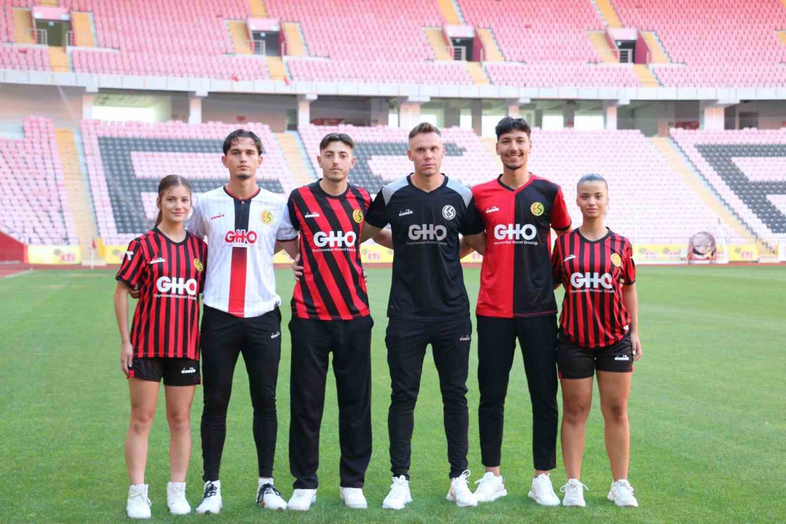 Eskişehirspor'un yeni sezon formaları rekor satış yaptı