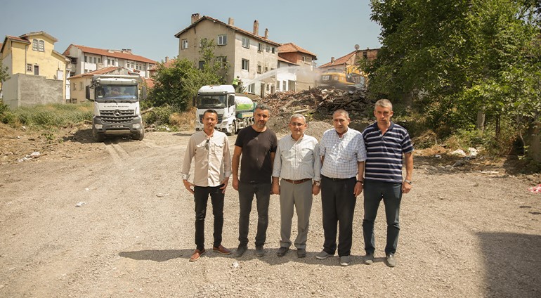 Kütahya'da Yeni Pazar Yeri İçin Yıkım Çalışmaları Başladı