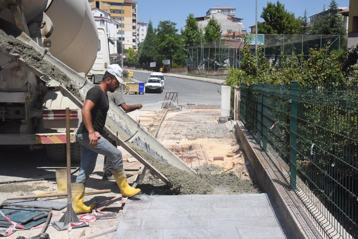 Bilecik Belediyesi, Cadde ve Sokaklarda Çevre Düzenlemesi İçin Çalışıyor.