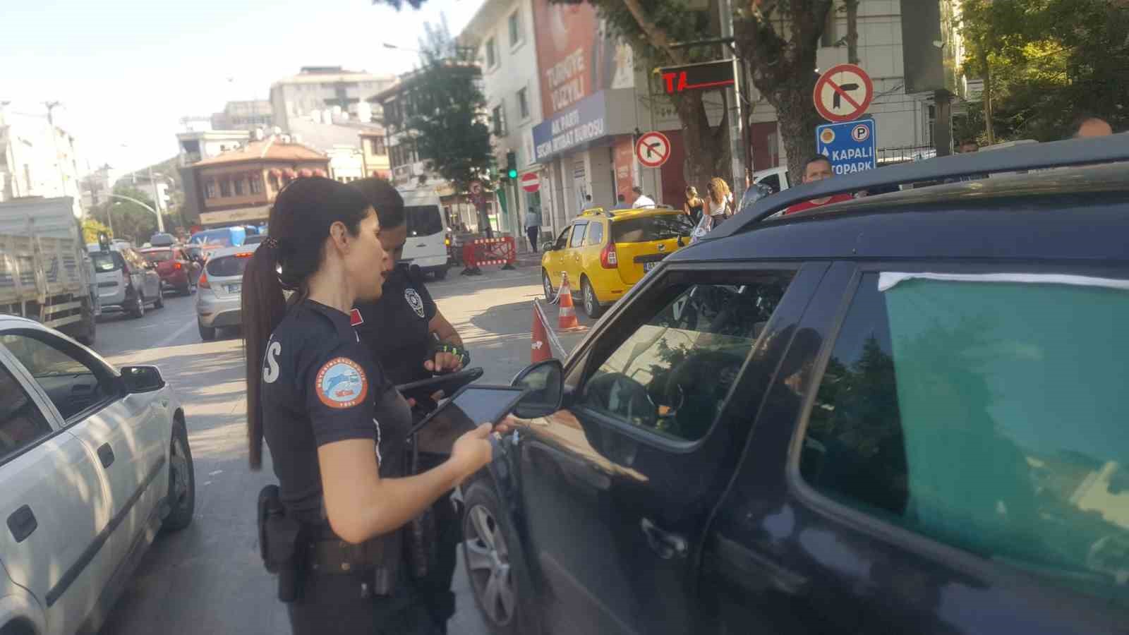 Afyonkarahisar'da Polis Ekipleri Huzur ve Güvenlik Denetimi Yaptı