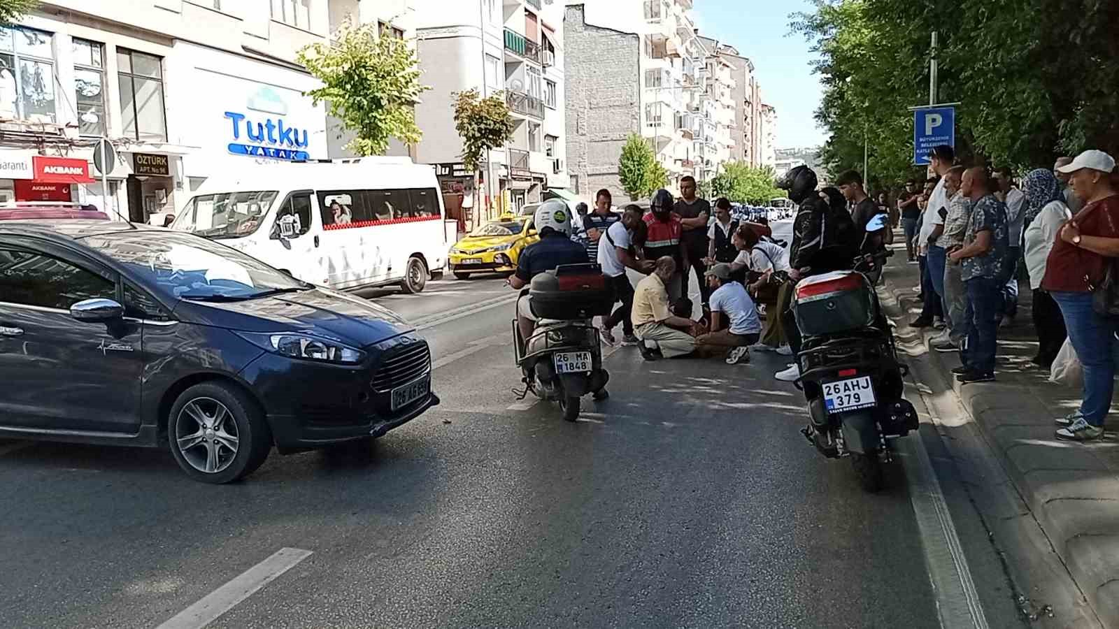 Hatalı U dönüşü kazasında yaralanan kadın kurye