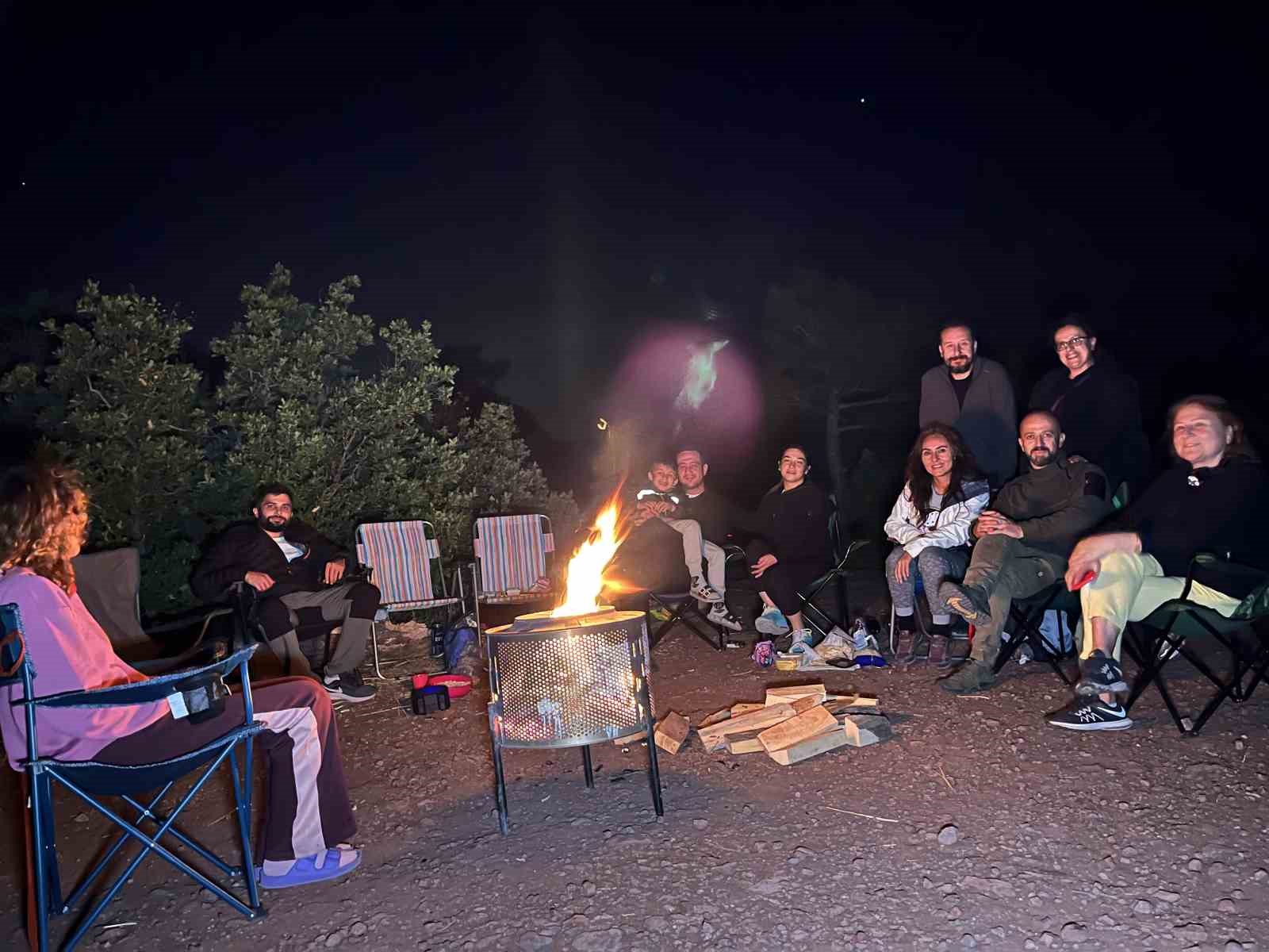 Eskişehir'de Vatandaşlar Perseid Meteor Yağmurunu İzlemek İçin Ormana Akın Etti