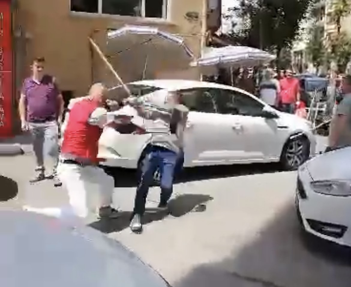 Eskişehir'de Yol Verme Tartışması Sopalı ve Bıçaklı Kavgaya Dönüştü