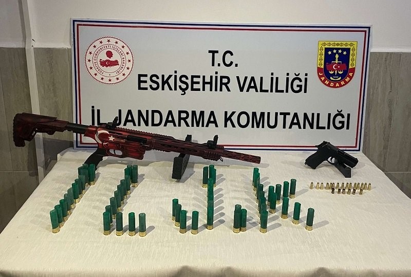 Eskişehir'de Ruhsatsız Silahla Havaya Ateş Eden 3 Şüpheli Gözaltına Alındı