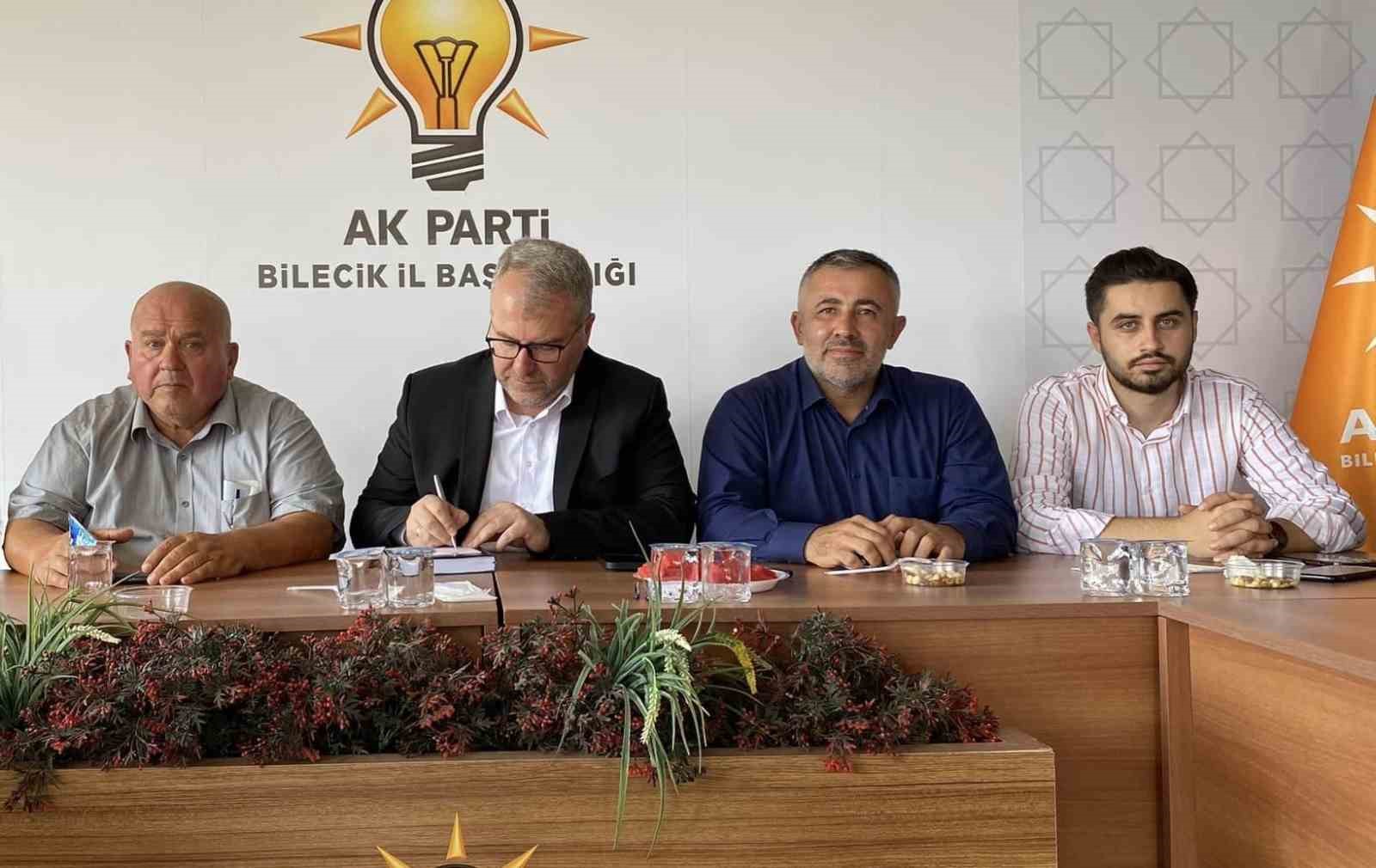 AK Parti Bilecik İl Başkanı Muhtarlarla Buluştu.