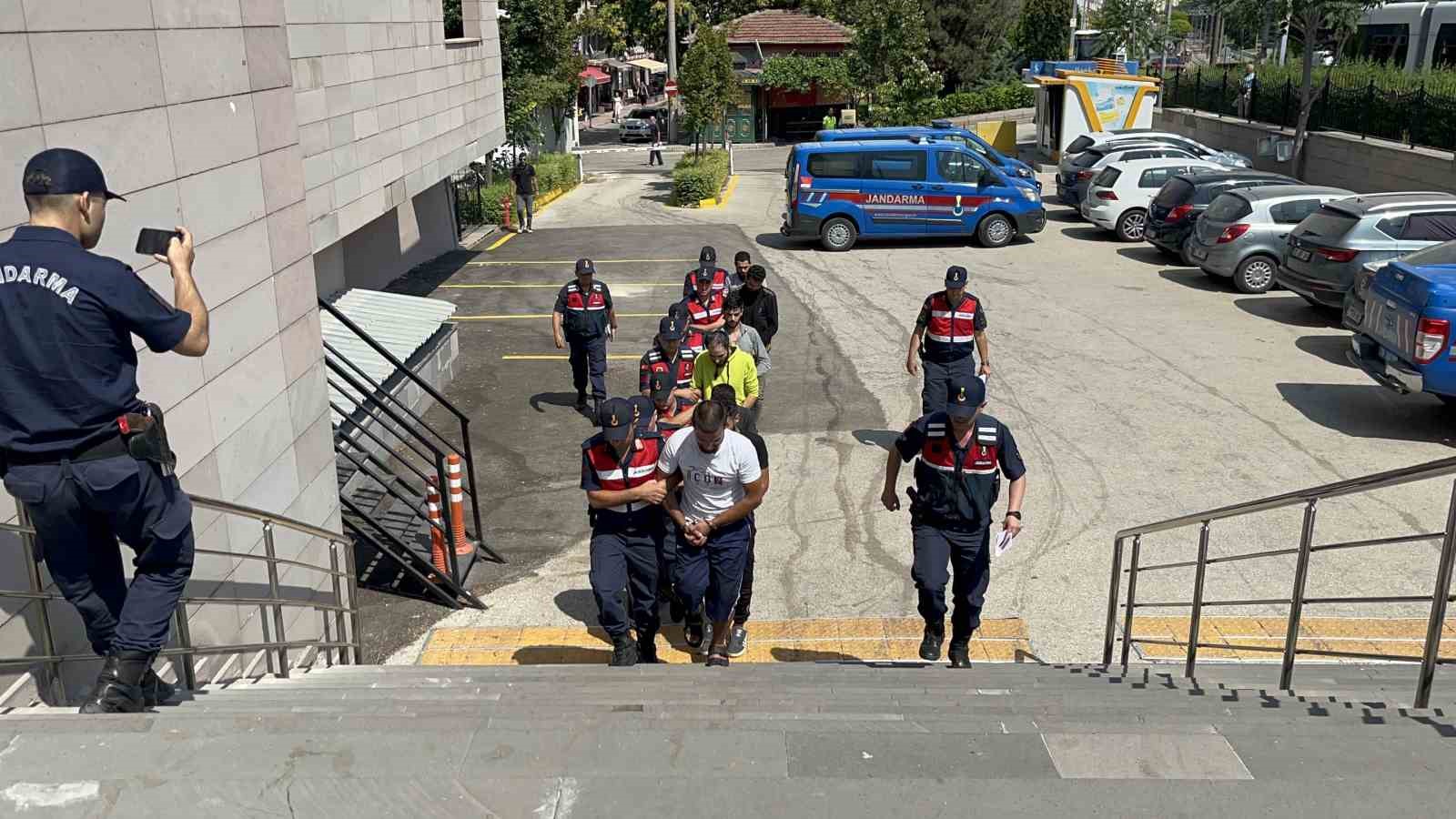 Eskişehir'de Gasp İddiasıyla Yakalanan 7 Kişi Tutuklandı