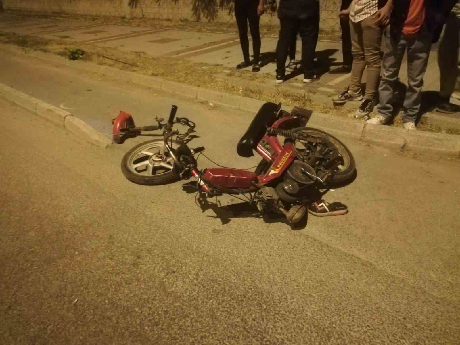 Afyonkarahisar'da motosikletler çarpıştı, 4 yaralı.