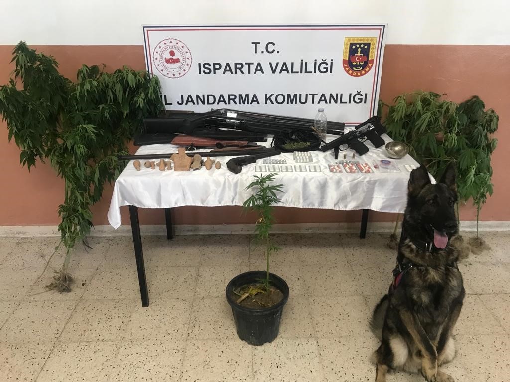 Isparta'da düzenlenen uyuşturucu operasyonunda 12 gözaltı!