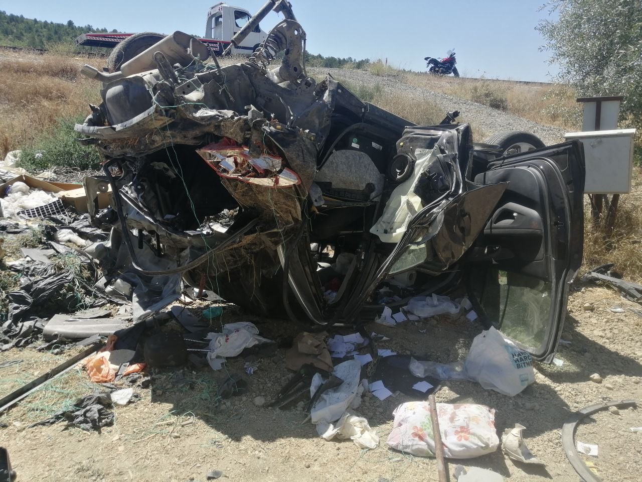 Isparta'da otomobil takla attı, 2 çocuk yaralı.