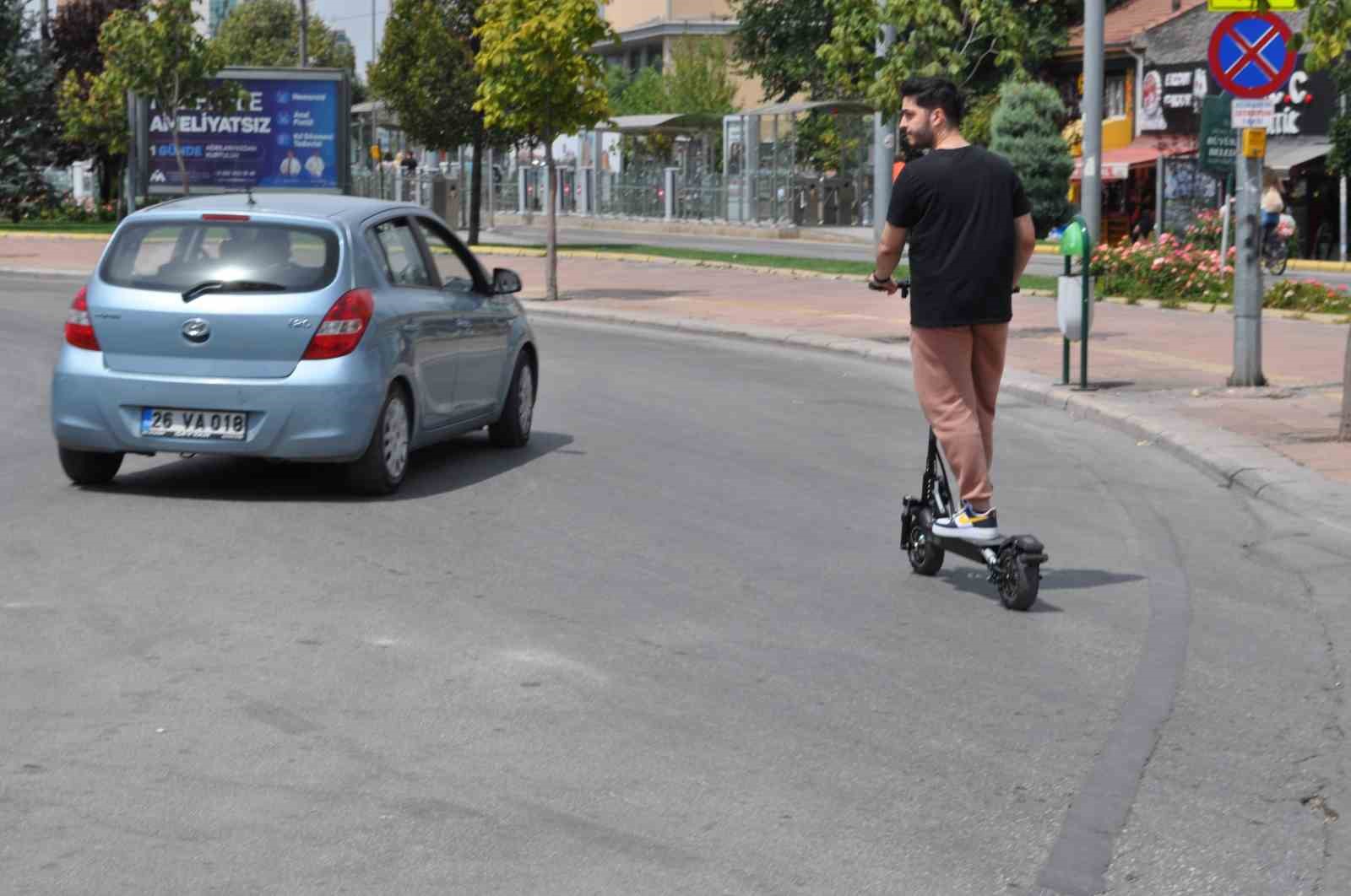 Elektrikli scooterlar trafikte tehlike arz ediyor