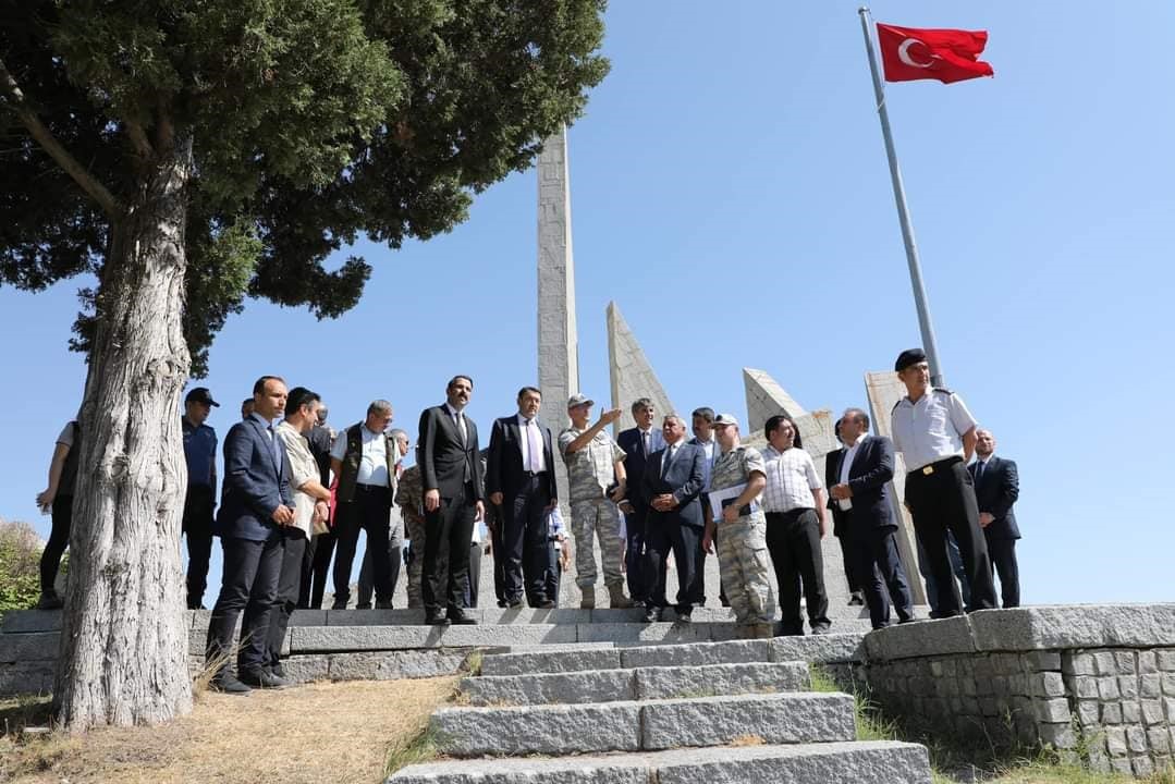 Kütahya Valisi Musa Işın, Dumlupınar'da Atatürk Karargah Evini ve Müzeyi ziyaret etti.