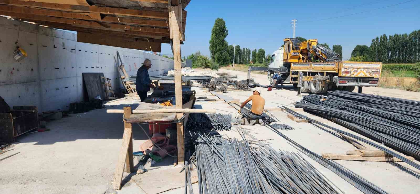 Kanal Kütahya'da bungalov evler ve tesis binası için temeller atıldı.