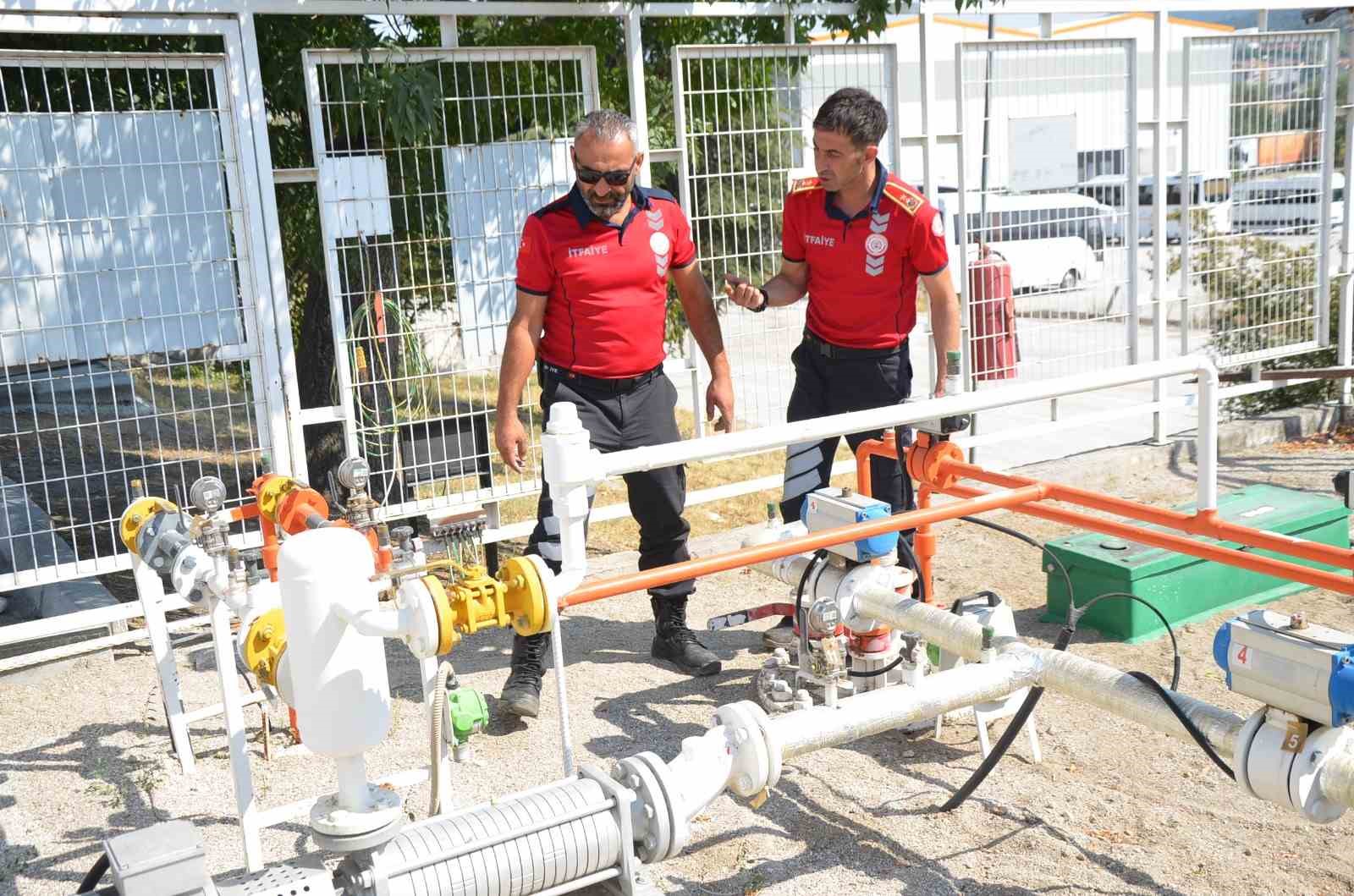 Bozüyük'teki Akaryakıt İstasyonlarına İtfaiye Denetimi