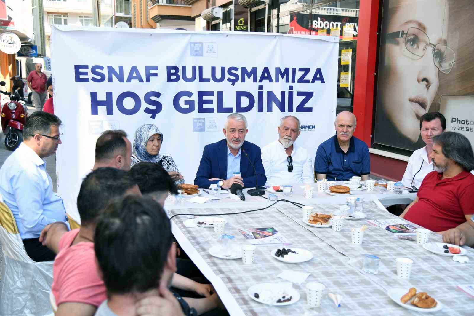 Isparta Belediye Başkanı, esnaflarla buluştu.