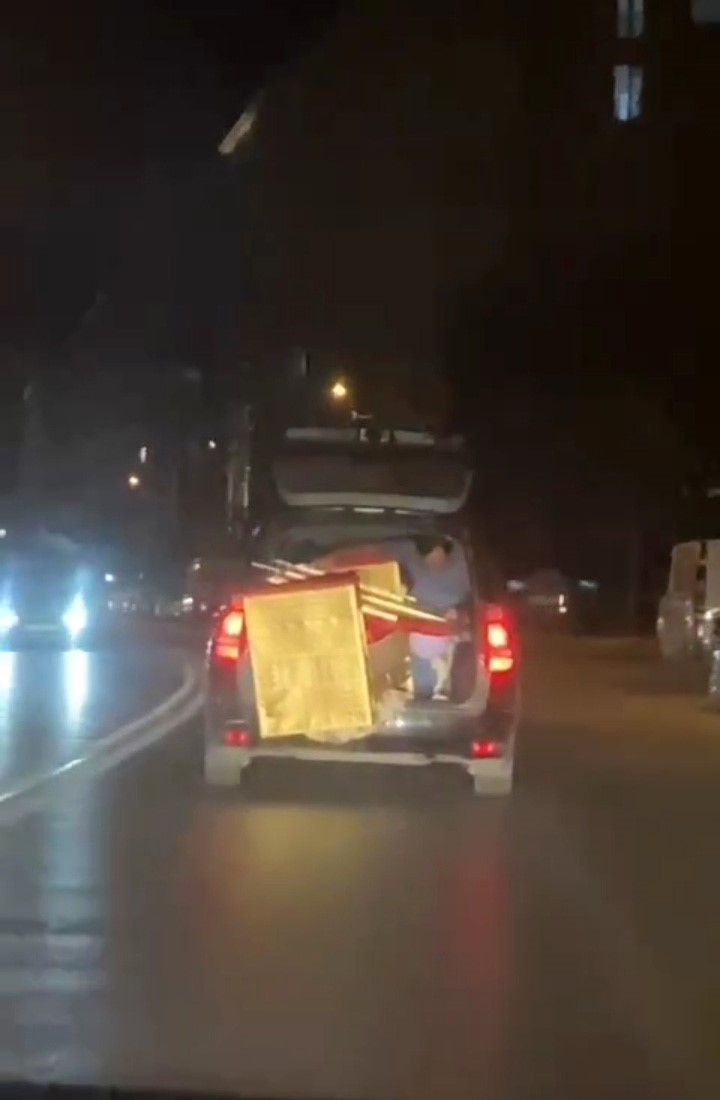 Eskişehir'de trafikte açık bagaj şoku!