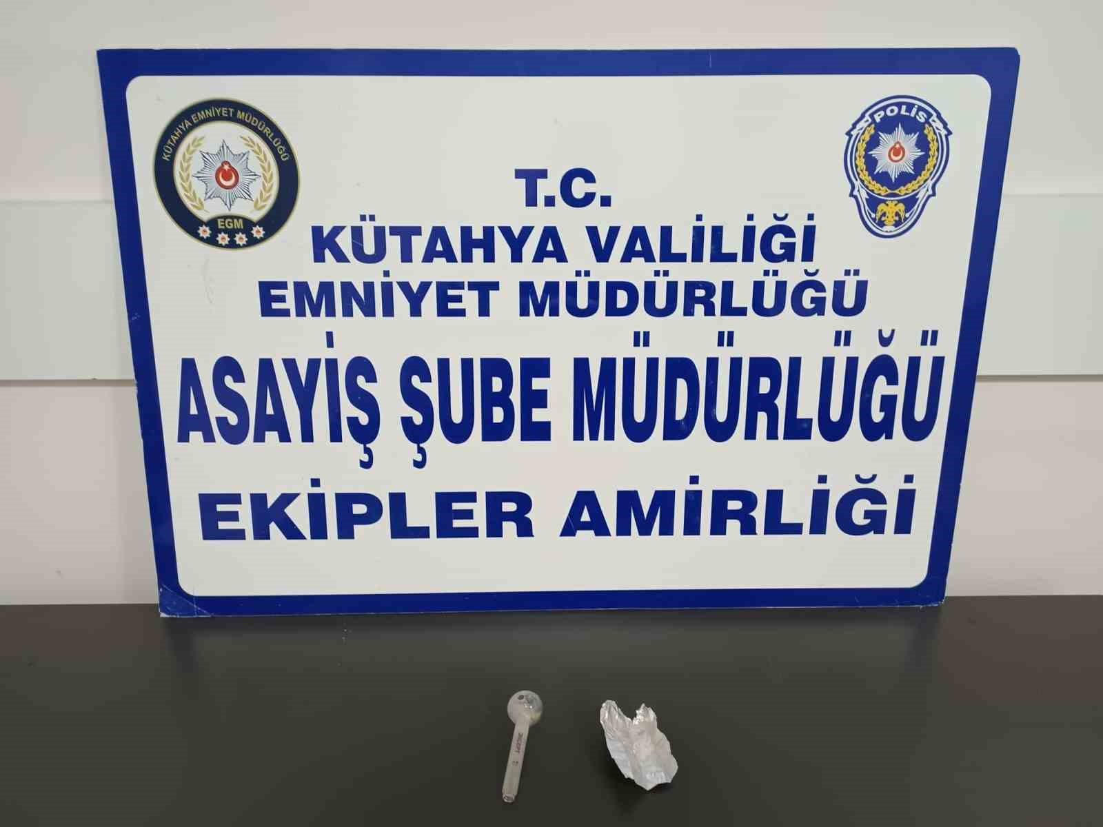 Kütahya'da bir şahıstan 0.79 gram metanfetamin ele geçirildi.