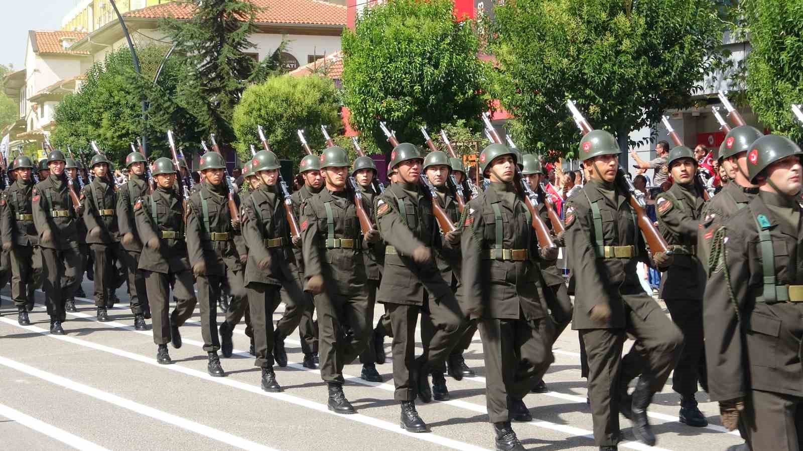 Isparta'da Zafer Bayramı coşkusu sürüyor.