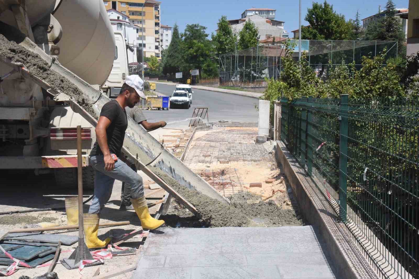 Bilecik Belediyesi Cadde ve Sokaklarda Yenileme Çalışmaları Yapıyor