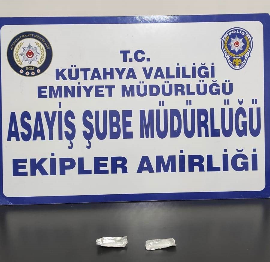 Kütahya'da polis, bölge uygulamasında 190 kişi ve 42 araç kontrol etti.