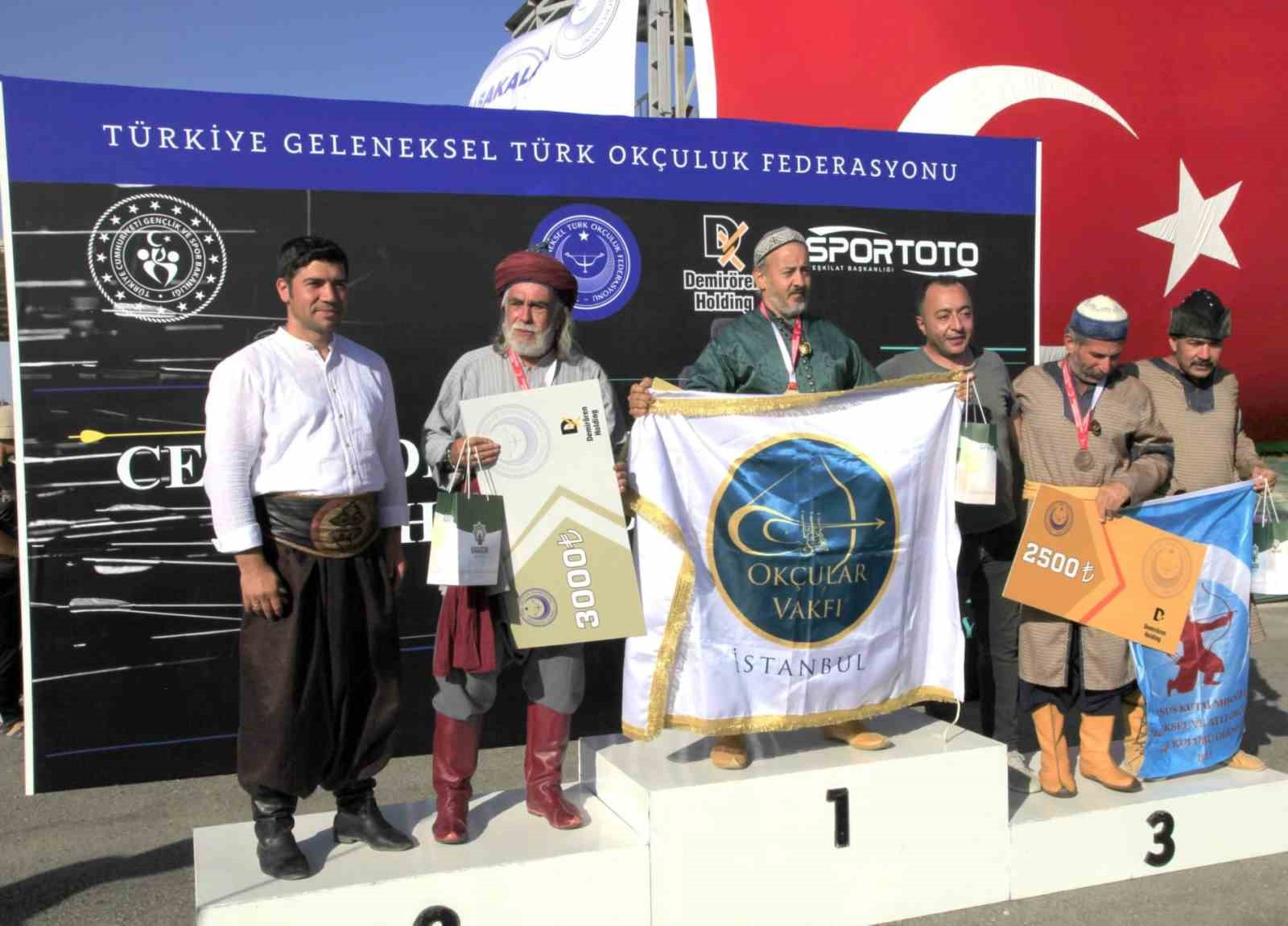 Eskişehir'deki Geleneksel Okçuluk Kulübü Türkiye Şampiyonu