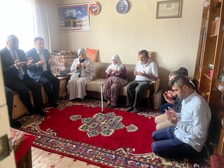 Kütahya Valisi, Şehit Orman İşletme Şefi'nin ailesini ziyaret etti.